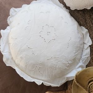 SMALL accent 1 pillow ROUND